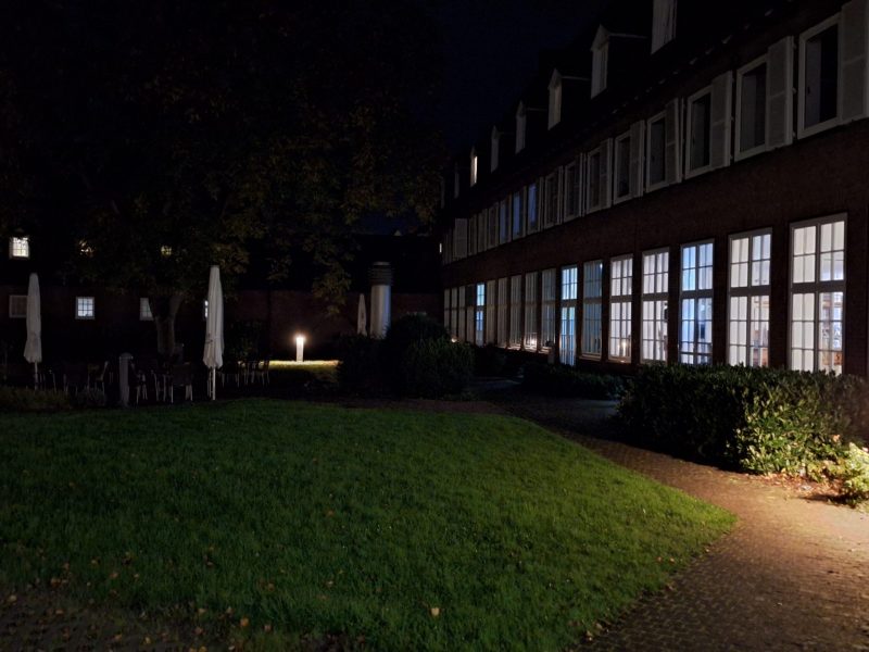 Tagungsstaette bei Nacht